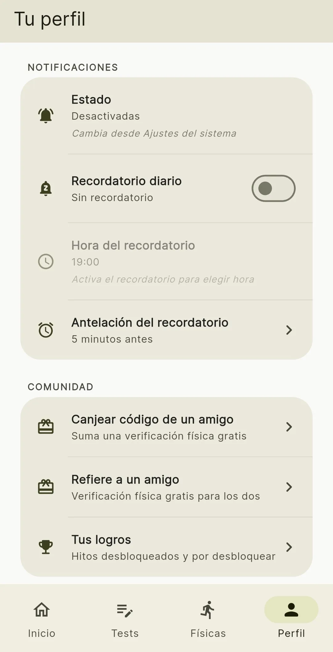 Pantalla de perfil de Stellarity: recordatorio diario, canjear código de un amigo y logros.